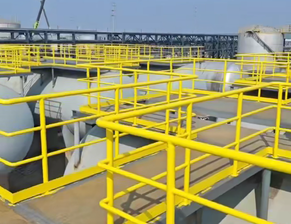 涂裝后的化工金屬欄桿