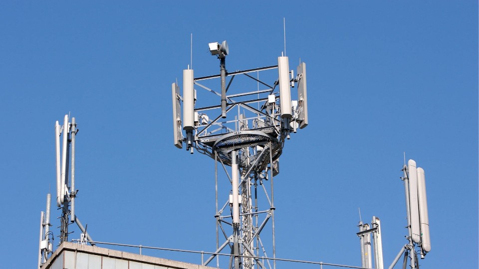 富萊德防腐涂料在5G基站鋼結構（鐵塔/支架、機柜/外殼等）應用