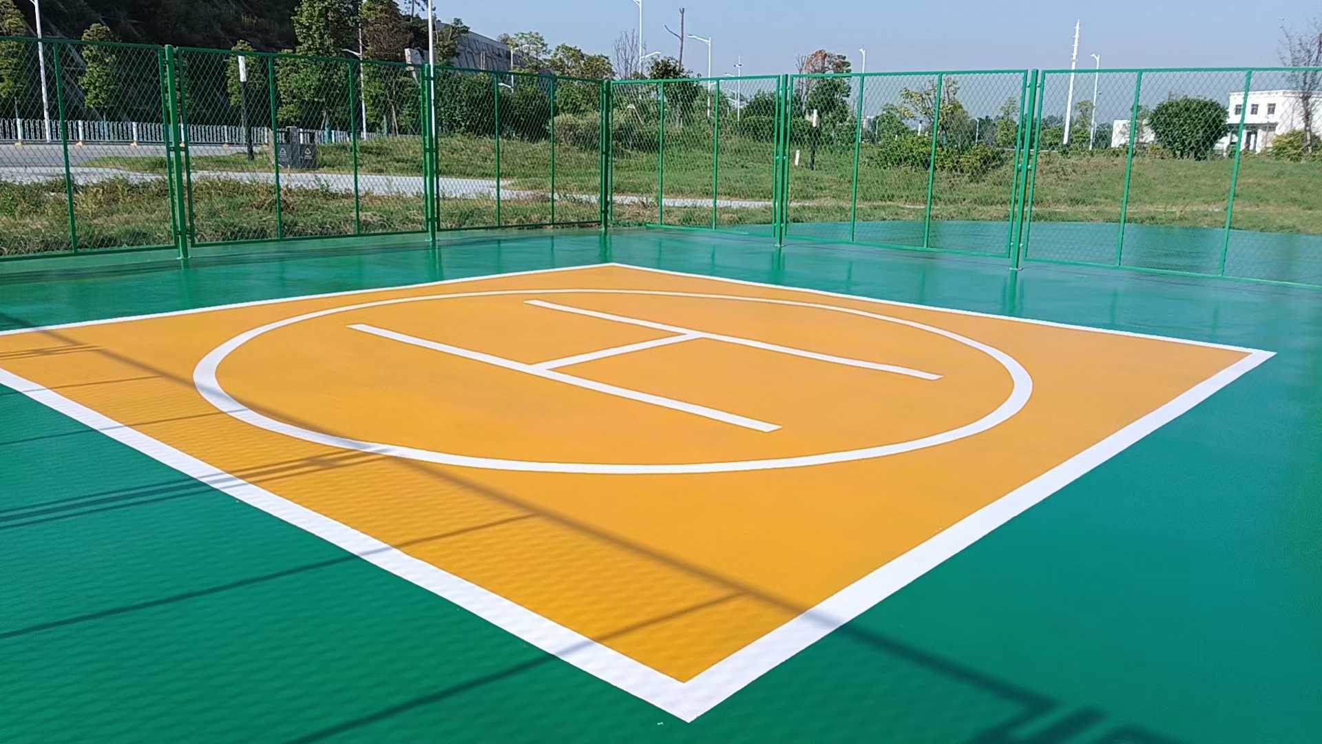 ?富萊德丙烯酸地坪漆,打造專業耐用的室外籃球場地面運動空間