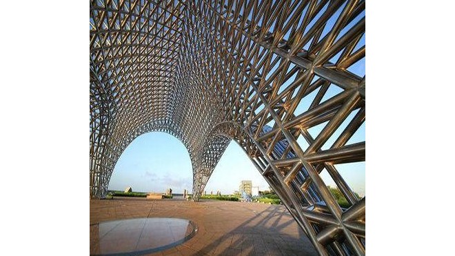 表面清潔工作對(duì)鋼結(jié)構(gòu)氟碳漆涂裝效果的影響